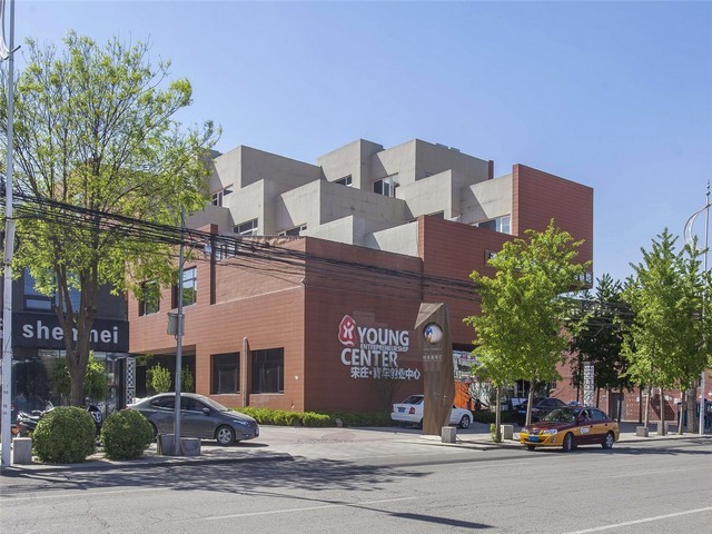 揭阳销售体育用品硅胶泳衣